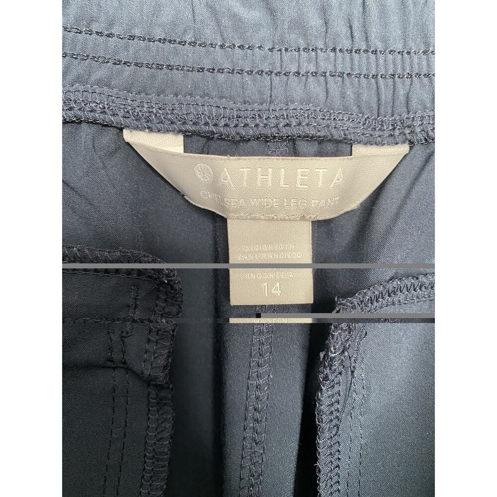 Athleta Chelsea Wide Leg Pants Navy Cargo Pockets Comfort Trending Size 14 - Picture 8 of 10